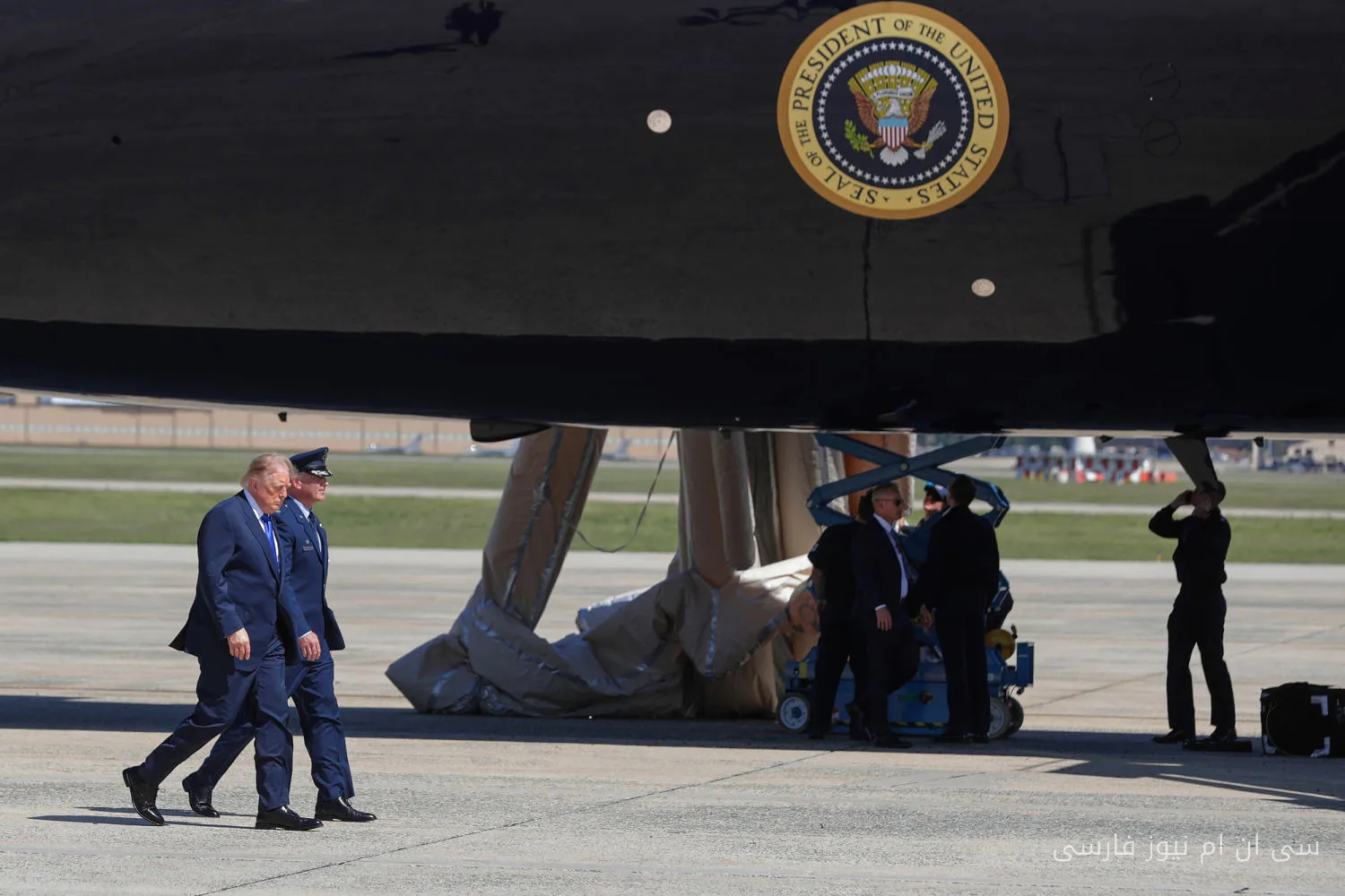 Seltsame Vorfälle am Himmel: Trump-Flug hatte ein neues Problem